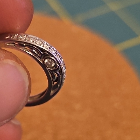 Elegant 18k White Gold NA HOKU Wedding Band w Diamonds SIZE 7 Women's Ring - Picture 9 of 15